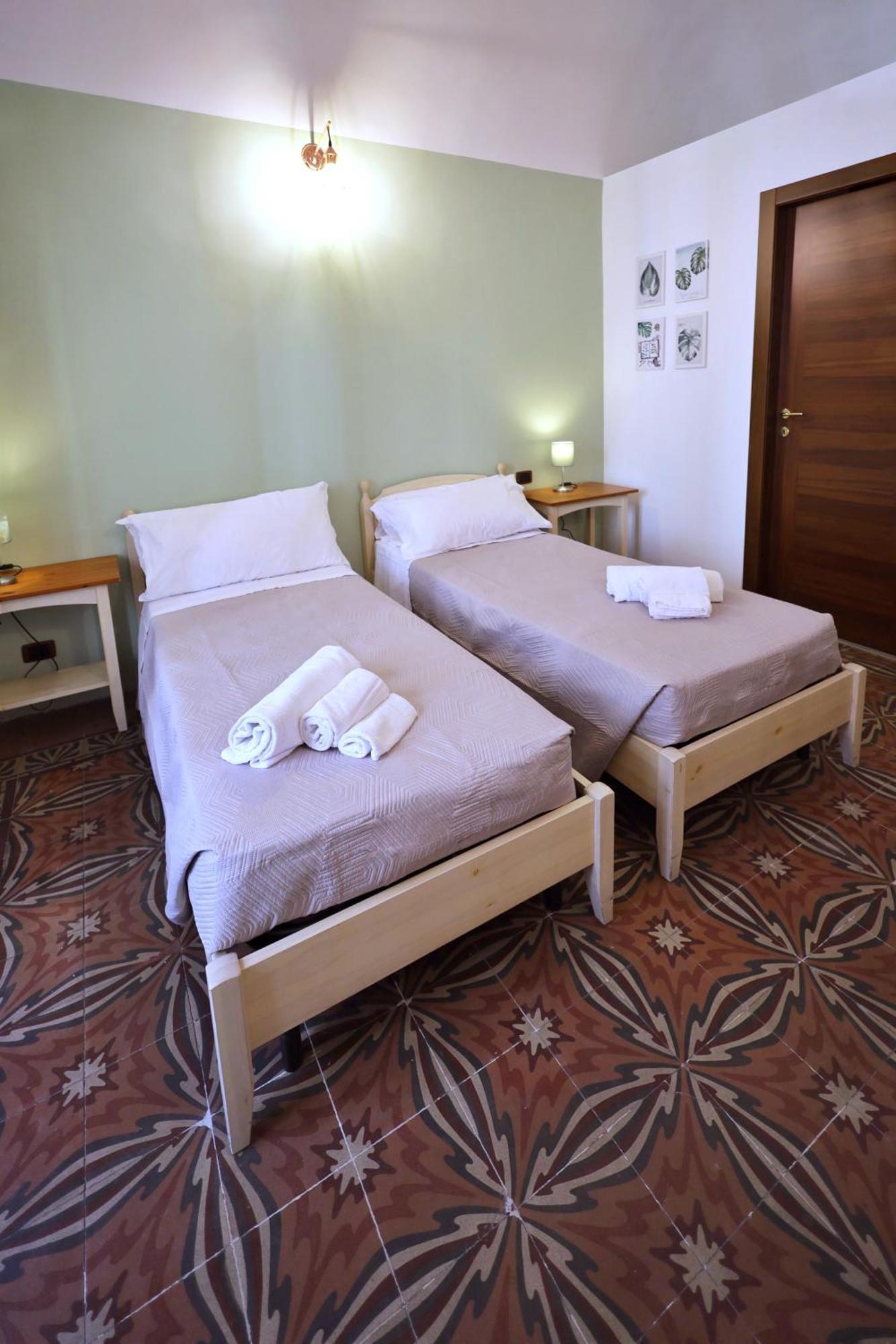 Cataneasy Rooms ภายนอก รูปภาพ